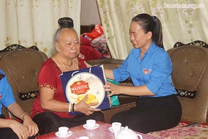 Đoàn Trường Cao đẳng Y tế Sơn La: Dâng hương tại Khu nhà tưởng niệm Anh hùng liệt sỹ Lò Văn Giá