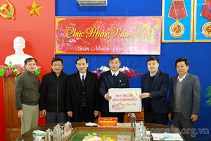 Đồng chí Giám đốc Công an tỉnh thăm chúc Tết các đơn vị