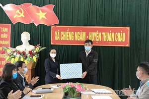 Đồng chí Trưởng Ban Tuyên giáo Tỉnh ủy thăm chúc tết tại huyện Thuận Châu