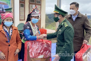 Chương trình “Xuân Biên phòng, ấm lòng dân bản”  tại bản Sam Quảng