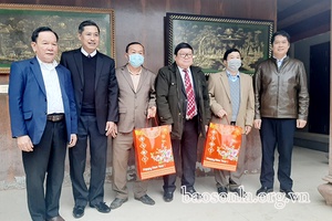 Đồng chí Bí thư Tỉnh ủy thăm và chúc tết tại huyện Thuận Châu