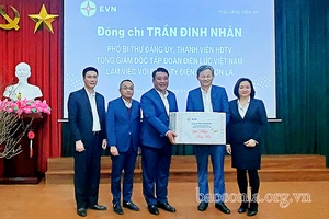 Lãnh đạo Tập đoàn Điện lực Việt Nam làm việc với Công ty Điện lực Sơn La