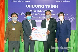 Công ty Điện lực Sơn La thăm, chúc Tết xã Suối Bàng