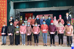 Chi hội Doanh nghiệp thành phố Sơn La trao quà tết cho hộ nghèo