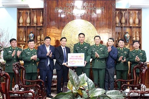 Đồng chí Chủ tịch UBND tỉnh chúc Tết tại Công an tỉnh và Bộ Chỉ huy BĐBP tỉnh