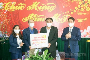 Đồng chí Chủ tịch Ủy ban MTTQ Việt Nam tỉnh chúc Tết tại Cơ sở Điều trị nghiện ma túy tỉnh