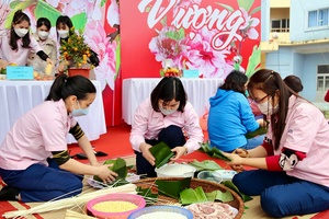 Xuân bình an đến với công nhân, người lao động