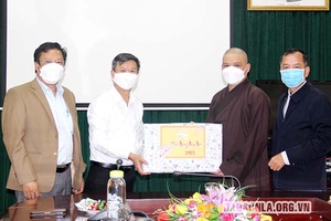 Chùa Trúc Lâm Hưng Quốc thăm, chúc tết Báo Sơn La