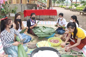 Lưu học sinh Lào đón Tết cổ truyền Việt Nam