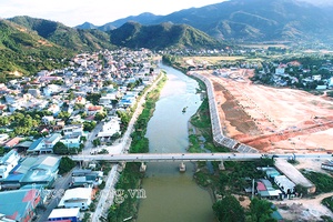 Ngày mới thị trấn vùng biên