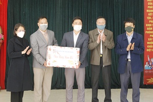 Sốp Cộp tặng 2.000 suất quà tết cho đối tượng chính sách