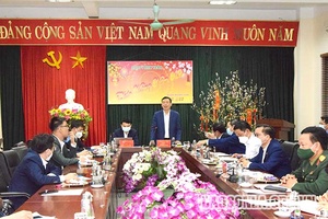 Các đồng chí lãnh đạo tỉnh làm việc tại huyện Mường La