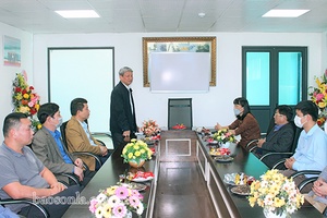 Chúc tết các doanh nghiệp và trồng cây tại Khu công nghiệp Mai Sơn 