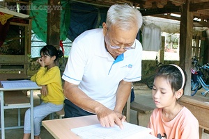 Người “gieo chữ Thái” bên dòng Đà giang