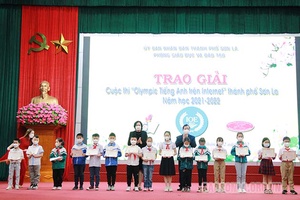 Trao giải cuộc thi "Olympic Tiếng Anh trên internet"