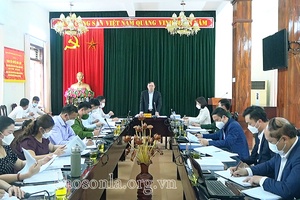 Đồng chí Chủ tịch HĐND tỉnh giám sát công tác phòng chống dịch Covid -19 tại huyện Mai Sơn