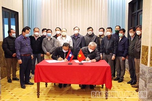 Cắm cọc dấu điểm đặc trưng của đường biên giới đoạn tiếp giáp 