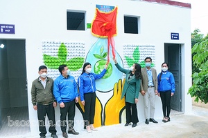 Bàn giao công trình sử dụng vật liệu từ chai nhựa