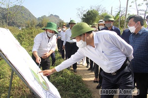 Đồng chí Bí thư Tỉnh ủy khảo sát thực địa một số dự án đầu tư tại huyện Mộc Châu và Vân Hồ