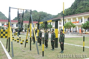 “Vượt nắng thắng mưa, say sưa luyện rèn”  