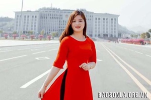 Phụ nữ huyện Thuận Châu trao giải Cuộc thi ảnh "Duyên dáng áo dài Phụ nữ" năm 2022