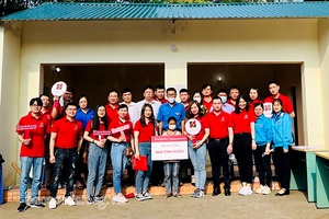 Bàn giao “Nhà nhân ái” cho học sinh nghèo