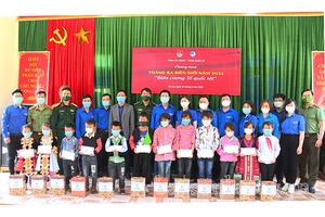 Chương trình Tháng 3 biên giới tại xã Chiềng Sơn, huyện Mộc Châu