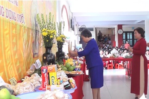 Đồng bào muôn phương hướng về ngày Giỗ tổ Hùng Vương