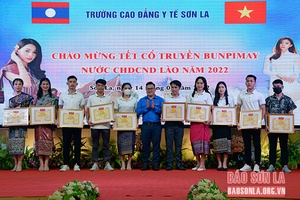 Trường cao đẳng Y tế Sơn La: Tổ chức Tết Bunpimay cho lưu học sinh Lào