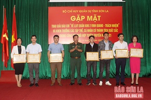 Gặp mặt, trao giải báo chí về “LLVT Quân khu 2 vinh quang - trách nhiệm”
