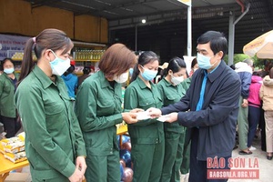 Gian hàng lưu động dành cho công nhân và người lao động