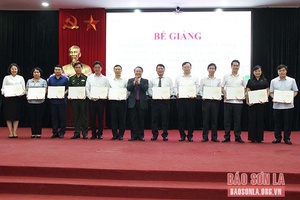 Bế giảng lớp bồi dưỡng, cập nhật kiến thức về công tác dân tộc và tôn giáo