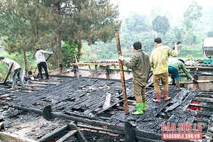 Mường Chanh giúp đỡ một gia đình bị hỏa hoạn