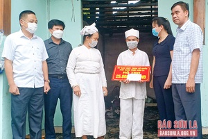 Hỗ trợ 25 triệu đồng cho gia đình bị hỏa hoạn