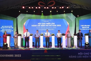 Giới thiệu hơn 10.000 mặt hàng lưu niệm tiêu biểu nhân dịp SEA Games 31