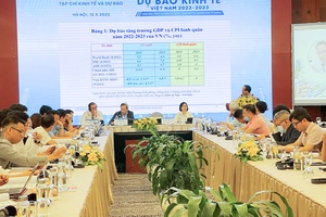 Kinh tế có dấu hiệu phục hồi nhưng còn nhiều thách thức