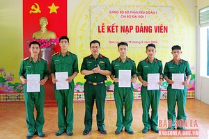 Đảng bộ Trung đoàn 754 tổ chức lễ kết nạp đảng viên