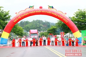 Lễ khởi hành đoàn xe đưa xoài, nông sản Sơn La vào hệ thống phân phối và xuất khẩu