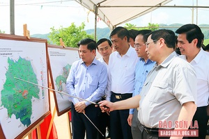 Thủ tướng Chính phủ kiểm tra dự án cao tốc Hòa Bình - Mộc Châu