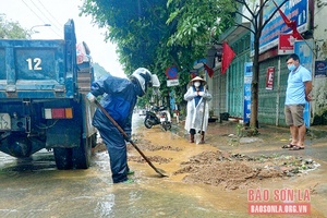 Khắc phục ngập úng, sạt lở trên các tuyến đường