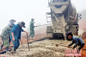 Thi đua yêu nước, xây dựng huyện phát triển vững mạnh