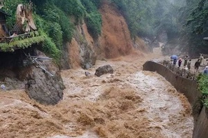 Vùng núi và trung du Bắc Bộ mưa to, nguy cơ cao lũ quét, sạt lở đất