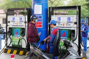 Chật vật vì giá xăng dầu tăng