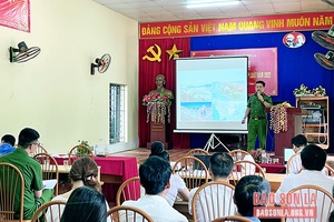 Ban Tuyên giáo Tỉnh ủy tuyên truyền phổ biến giáo dục pháp luật tại xã Chiềng Mai