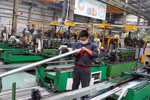 Kiềm chế lạm phát, tăng đà phục hồi kinh tế