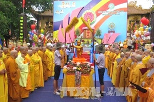 Trăm sự phi lý phía sau “bộ cánh tự do tôn giáo”