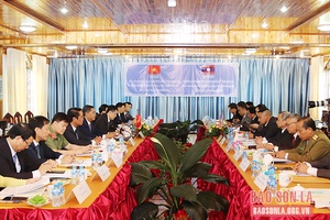 Hội đàm giữa Đoàn đại biểu cấp cao hai tỉnh Sơn La và Phông Sa Lỳ