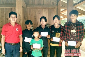 Sét đánh làm 5 người bị thương nhẹ