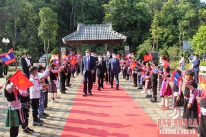 Vun đắp mối quan hệ đặc biệt Việt Nam - Lào “mãi mãi xanh tươi, đời đời bền vững”