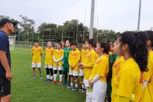 Đội tuyển nữ U18 Việt Nam tập nhẹ sau trận thắng Indonesia